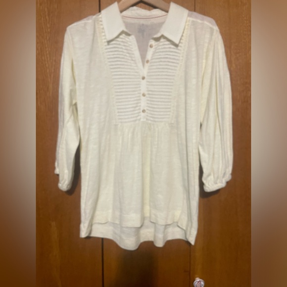 Pilcro cream top.  Cut full and comfortable. - Picture 3 of 8